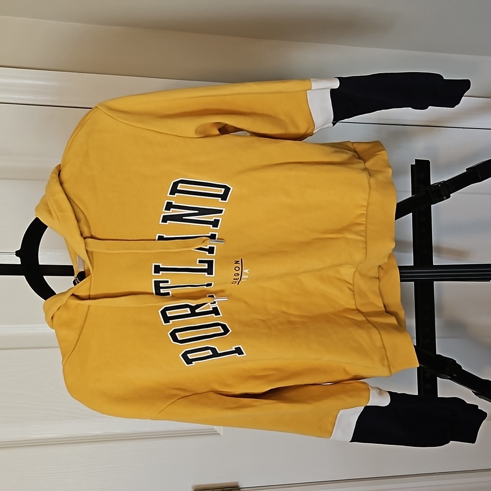 H&M "Portland" Cropped Hoodie